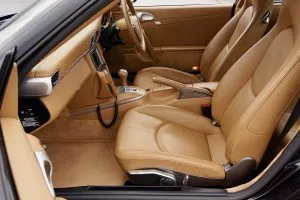 intérieur cuir marron voiture