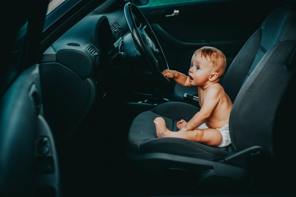 voiture et bébé