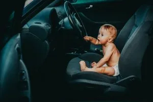 voiture et bébé