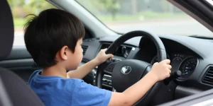 age pour monter devant en voiture